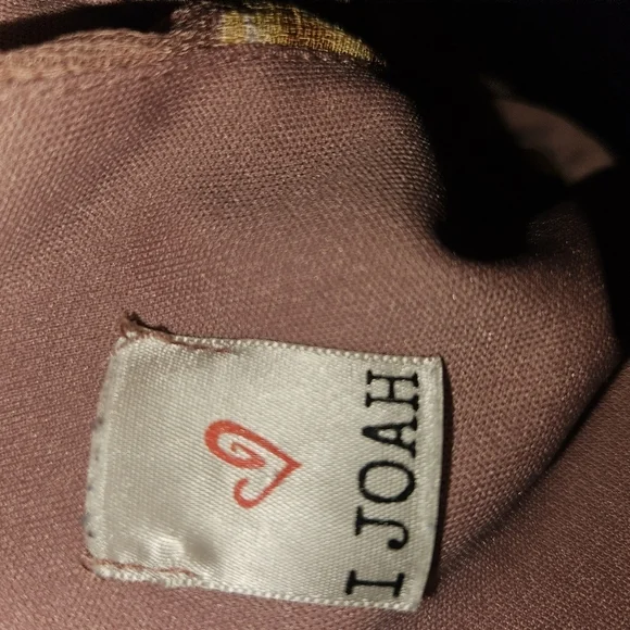 I Joah Womans Floral Top - Picture 8 of 8